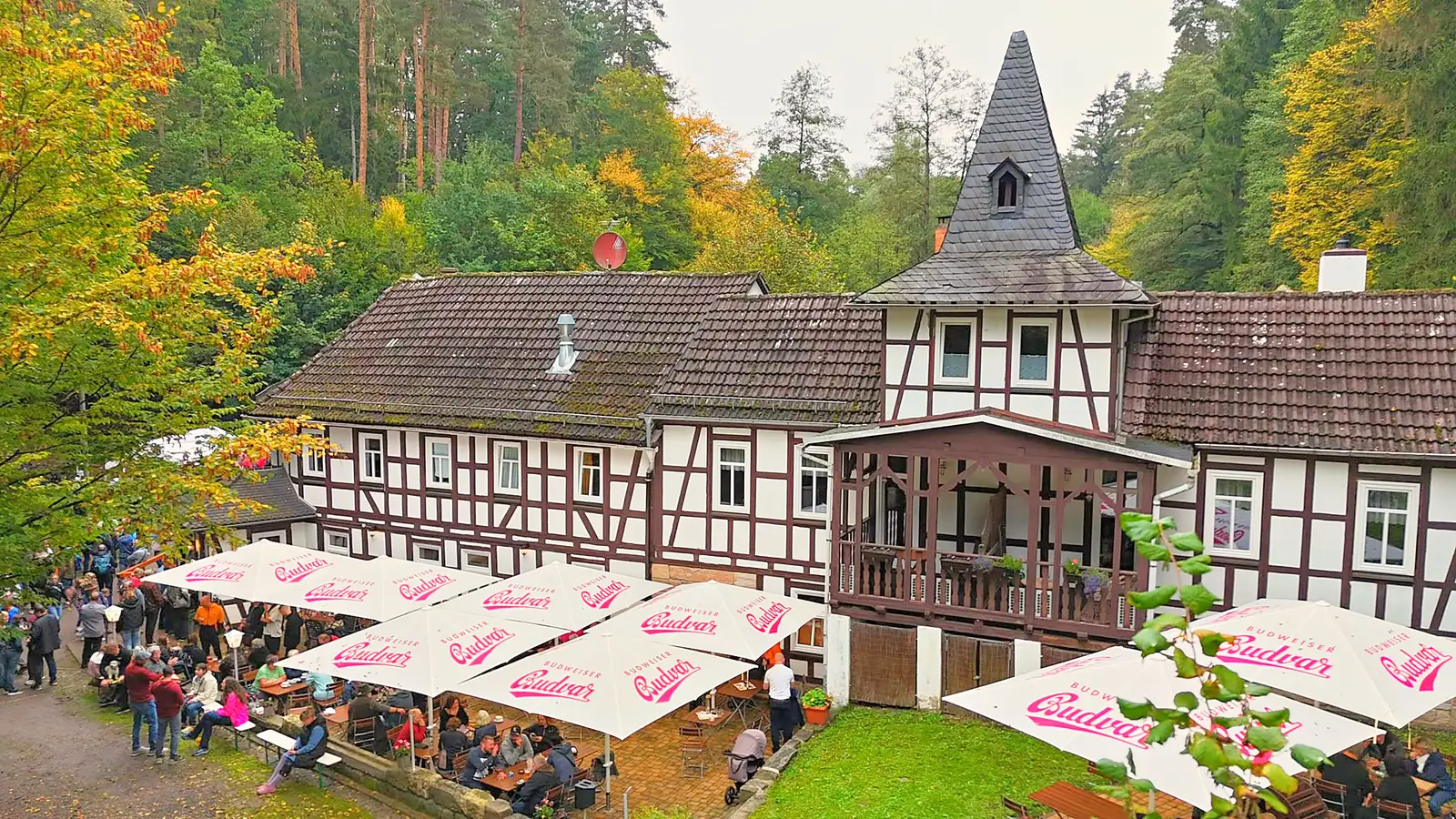 Volle Terrasse am Eröffnungstag