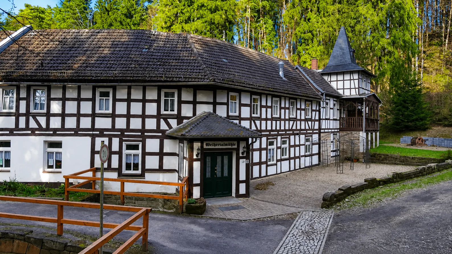 Fachwerkfassade der Weihertalmühle