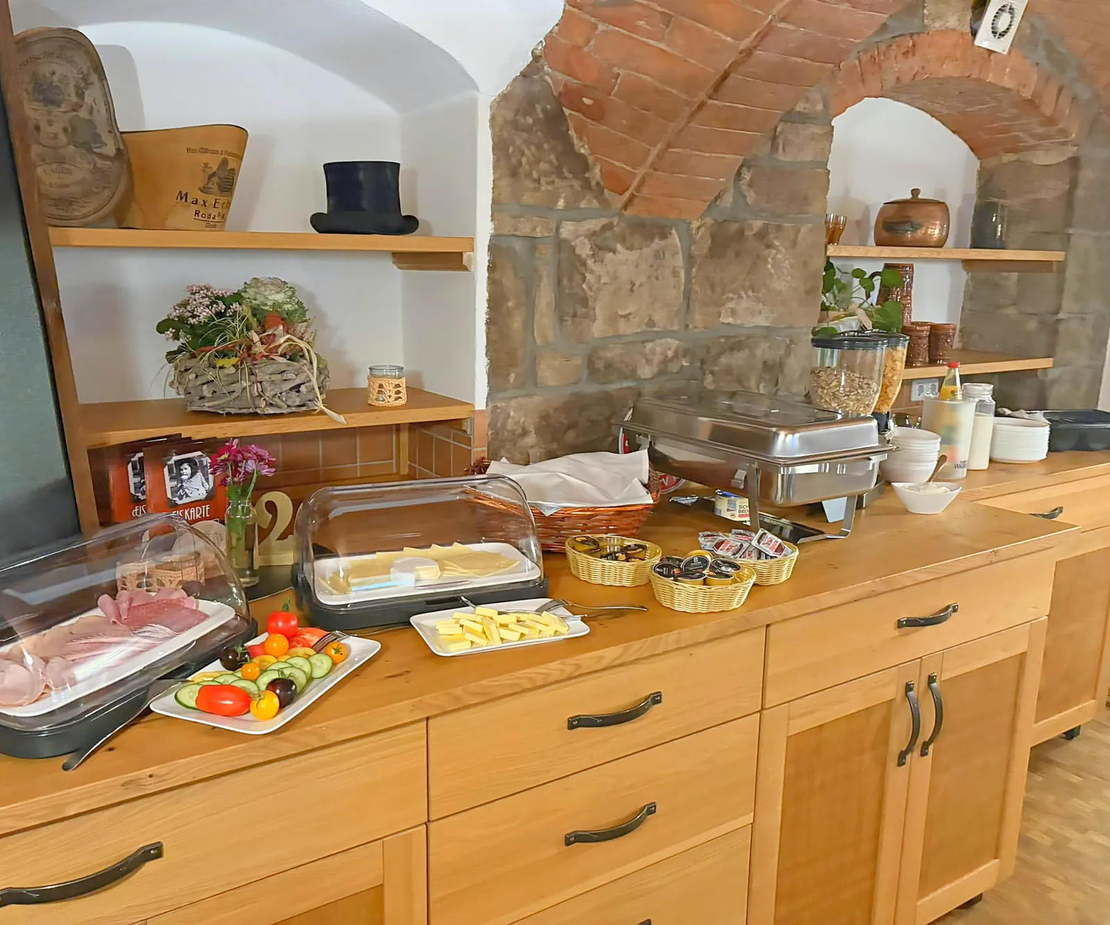 Frühstücksbuffet im Gewölbe